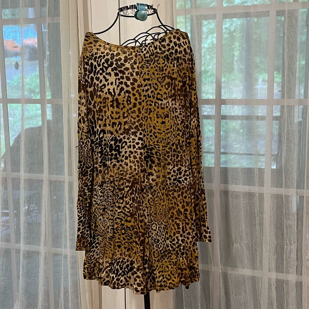 Top - Picture 2 of 2